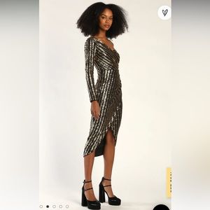 Never worn, Lulu’s Gold Sequin One-Shoulder Midi Dress